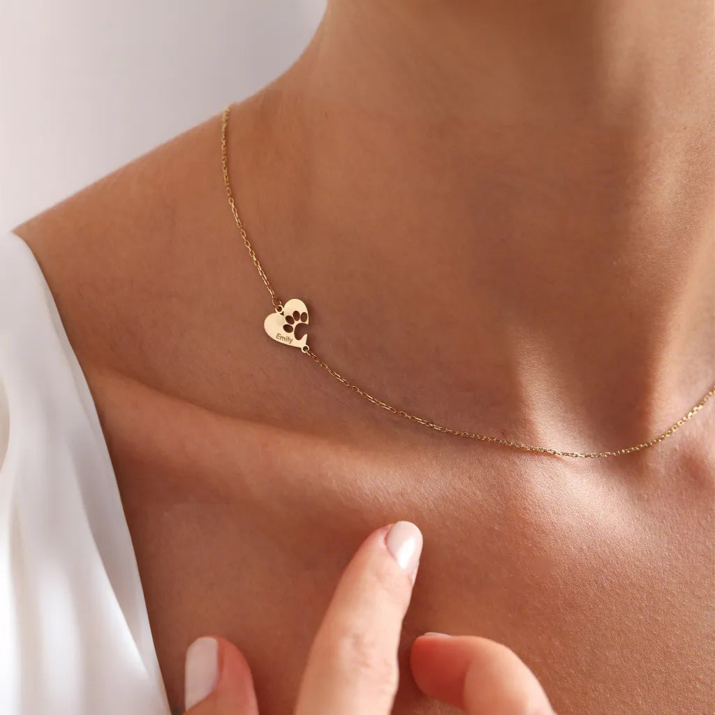 Colar em Pata e Coração com Nome Personalizado